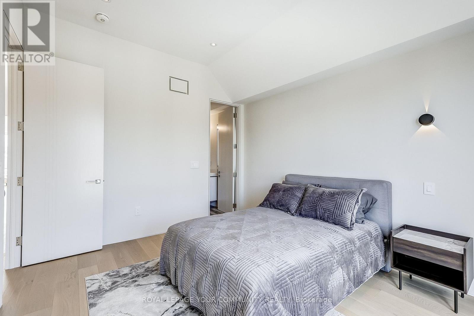 












131 POYNTZ AVENUE

,
Toronto,




Ontario
M2N1J3

