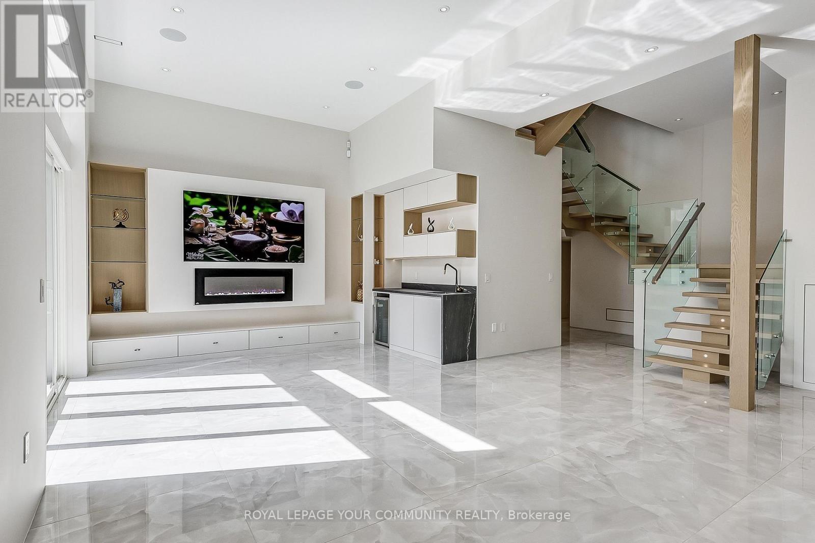 












131 POYNTZ AVENUE

,
Toronto,




Ontario
M2N1J3

