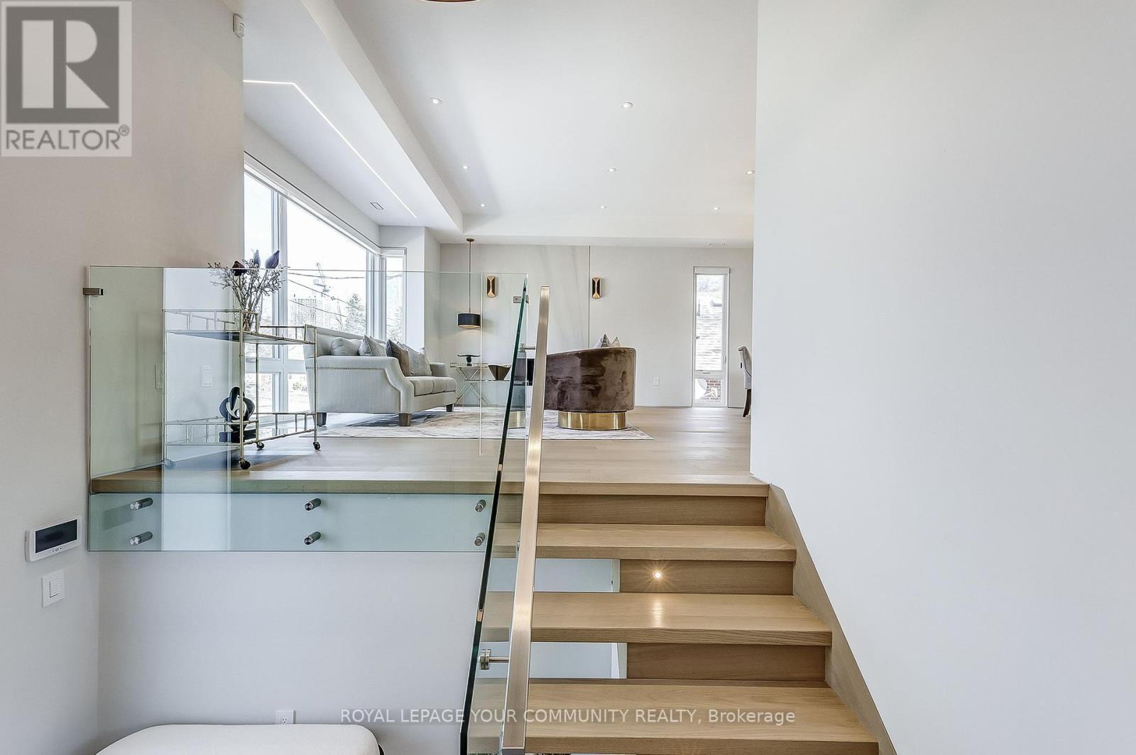 












131 POYNTZ AVENUE

,
Toronto,




Ontario
M2N1J3

