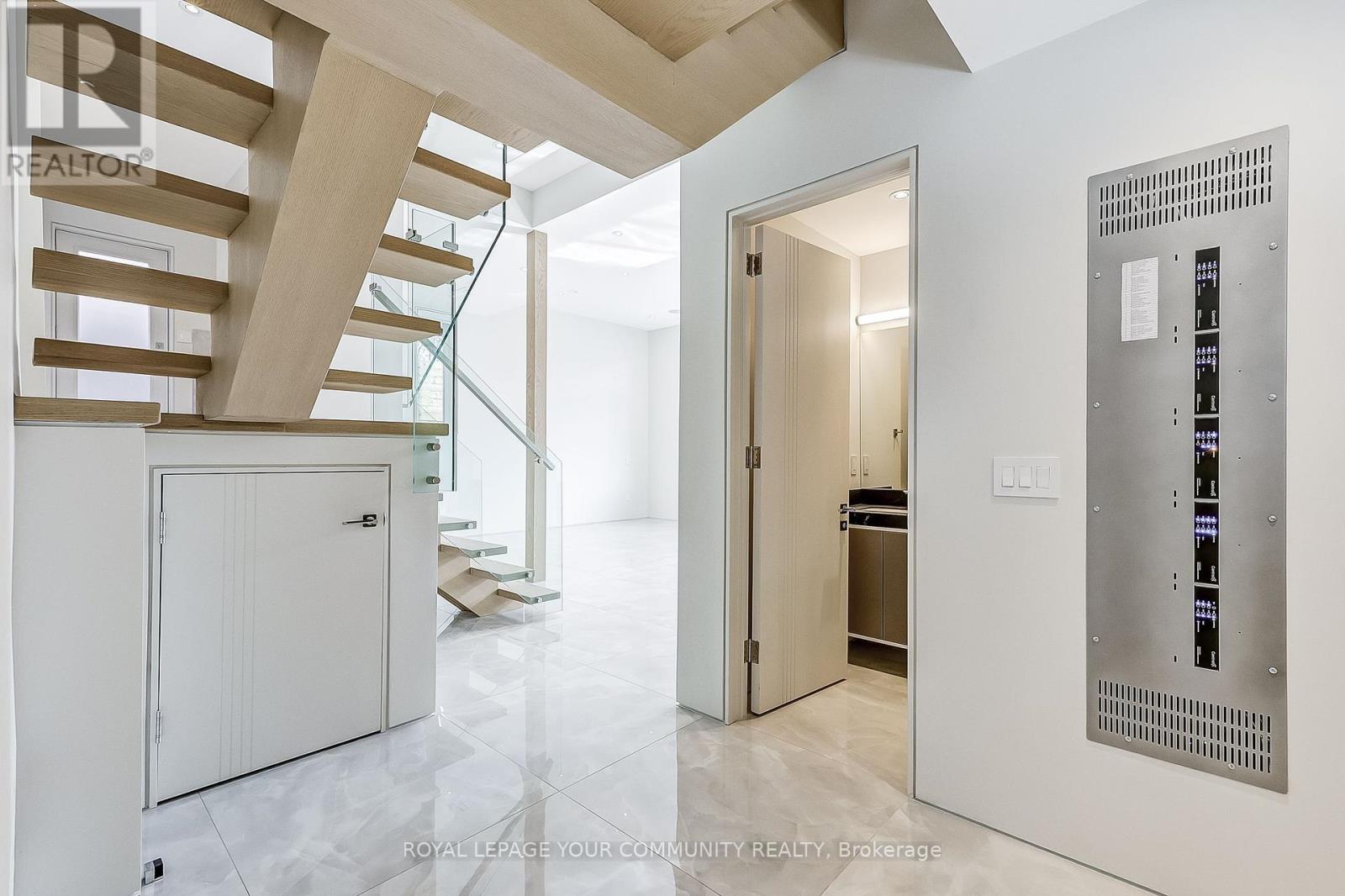 












131 POYNTZ AVENUE

,
Toronto,




Ontario
M2N1J3

