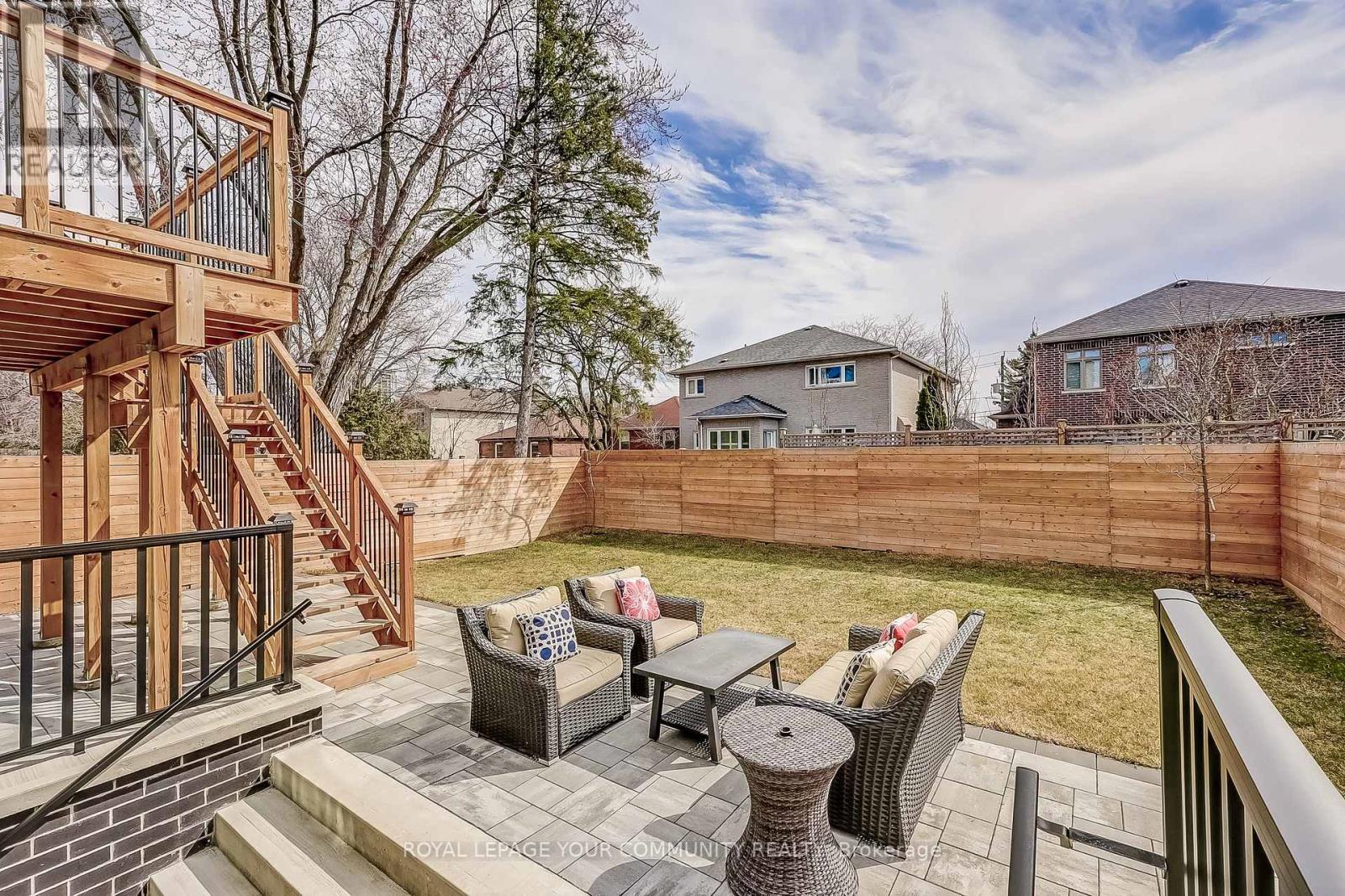 












131 POYNTZ AVENUE

,
Toronto,




Ontario
M2N1J3

