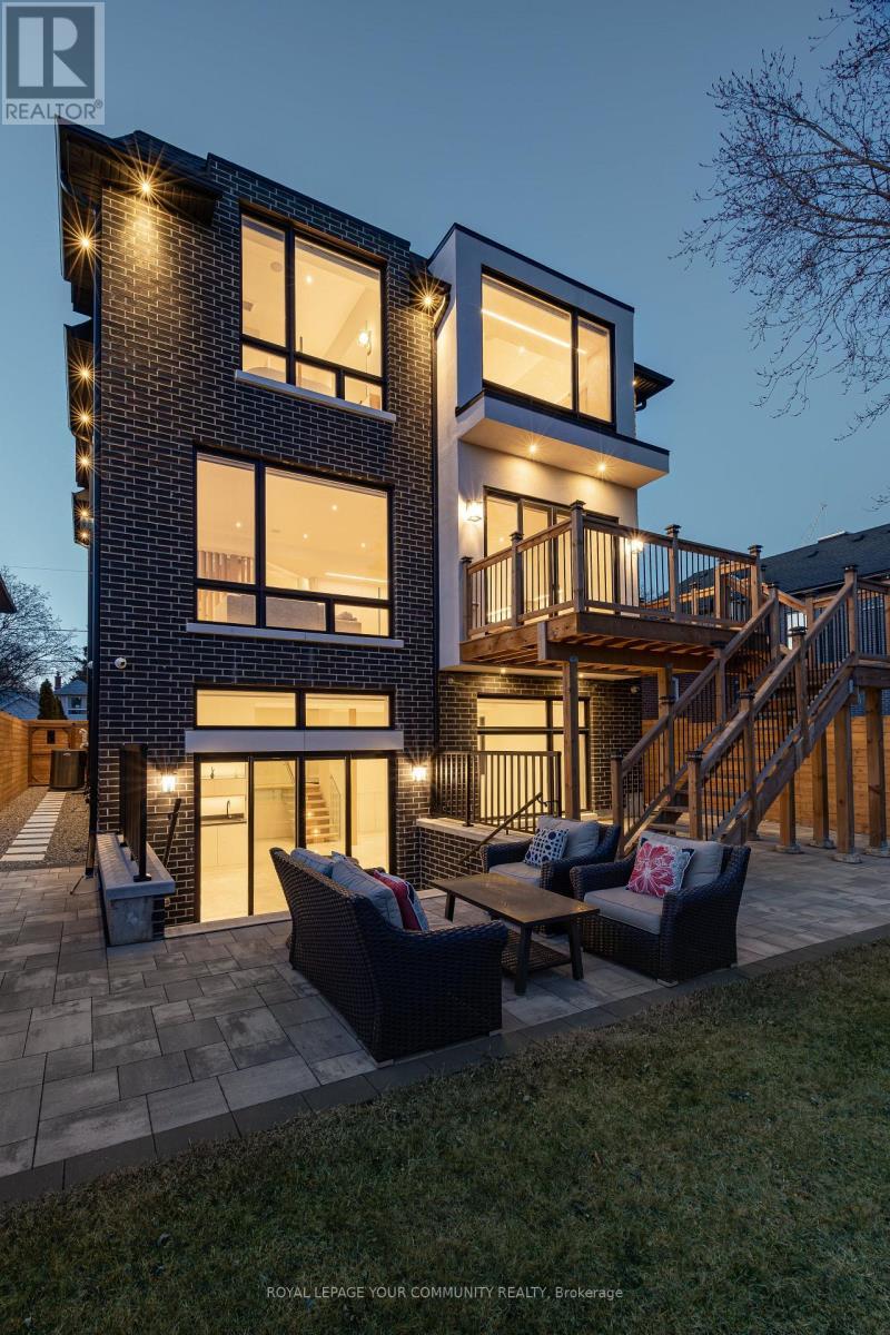 












131 POYNTZ AVENUE

,
Toronto,




Ontario
M2N1J3

