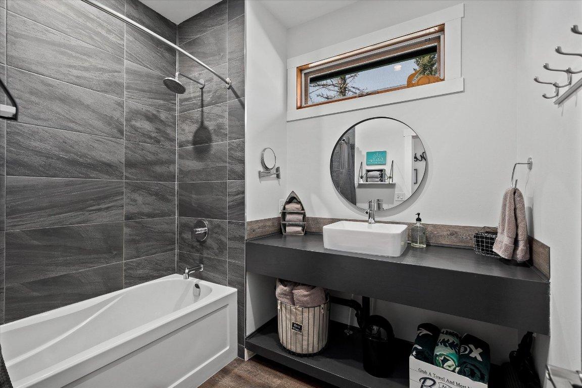 









800


Idabel Lake

Road, 9,
Kelowna,




BC
V0H 1N0

