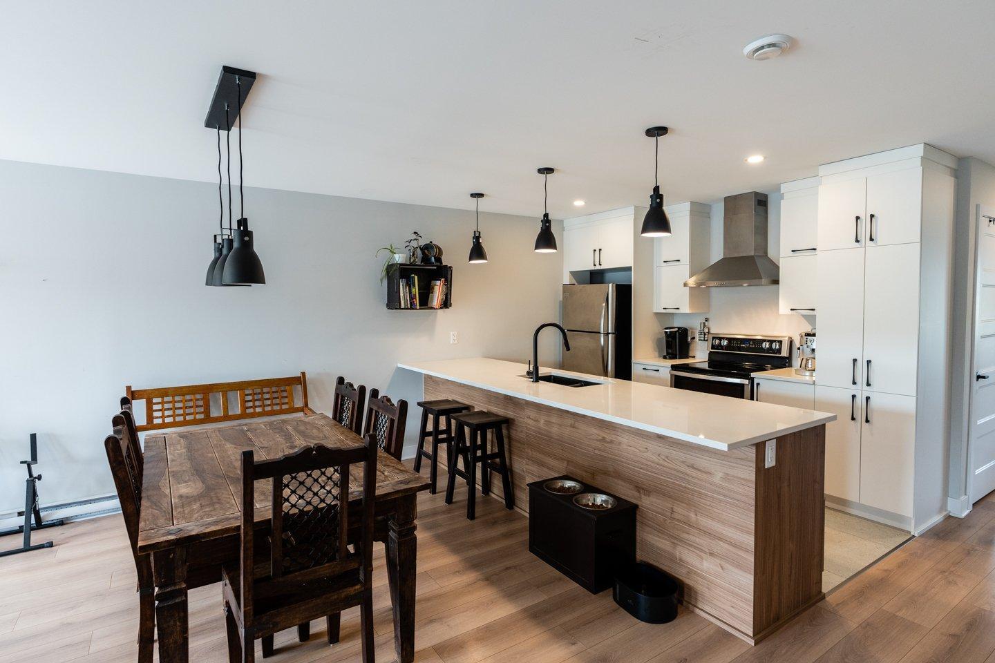 









729


Rue Magnone

,
Granby,




QC
J2H3J4


