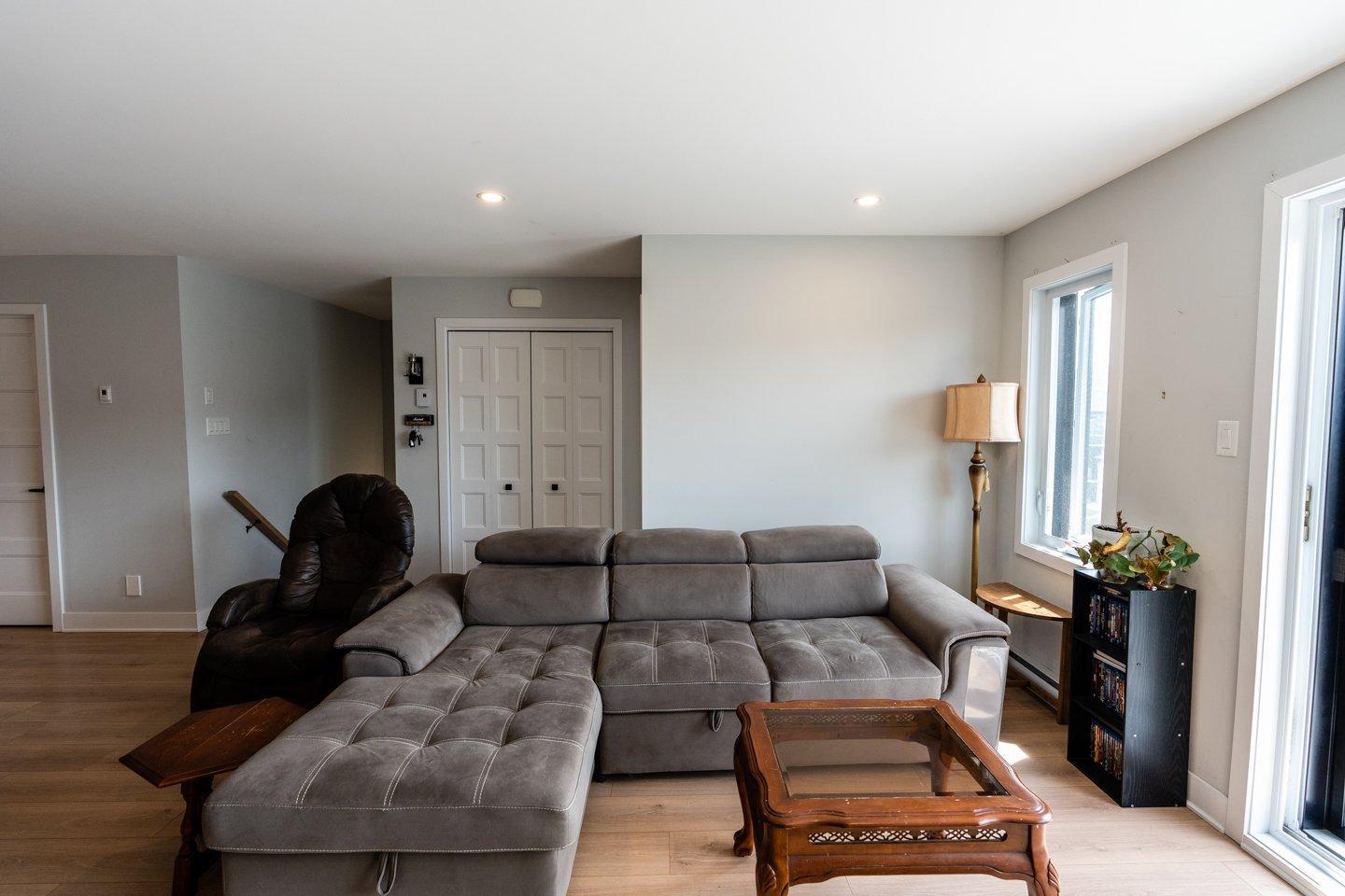 









729


Rue Magnone

,
Granby,




QC
J2H3J4

