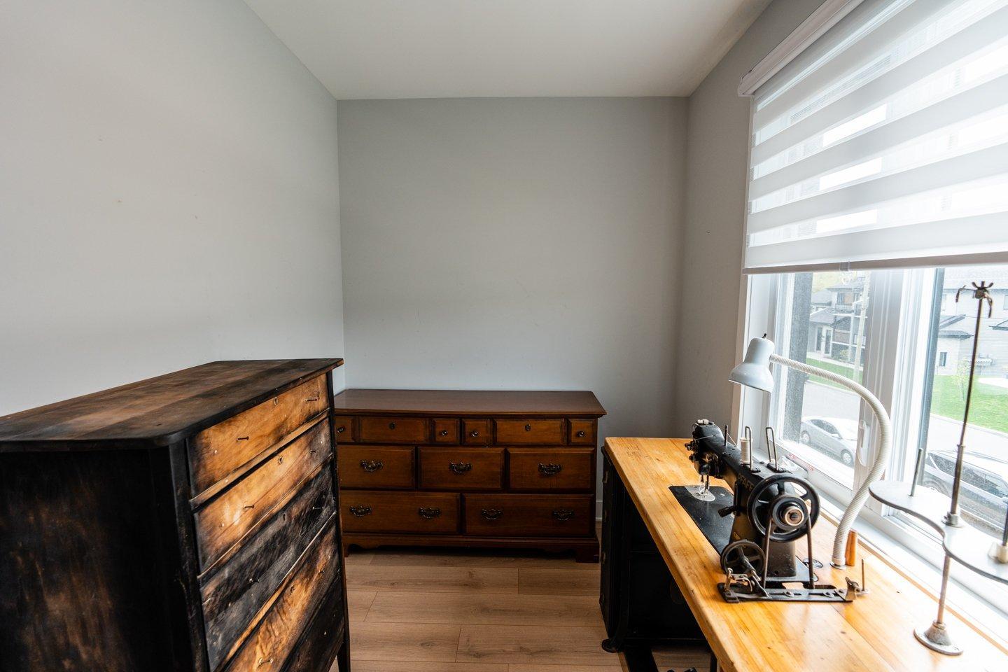 









729


Rue Magnone

,
Granby,




QC
J2H3J4

