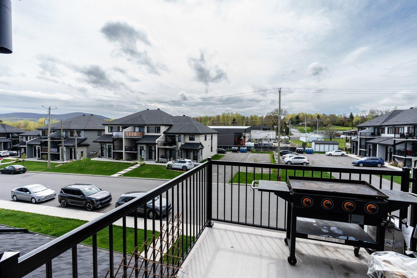 









729


Rue Magnone

,
Granby,




QC
J2H3J4


