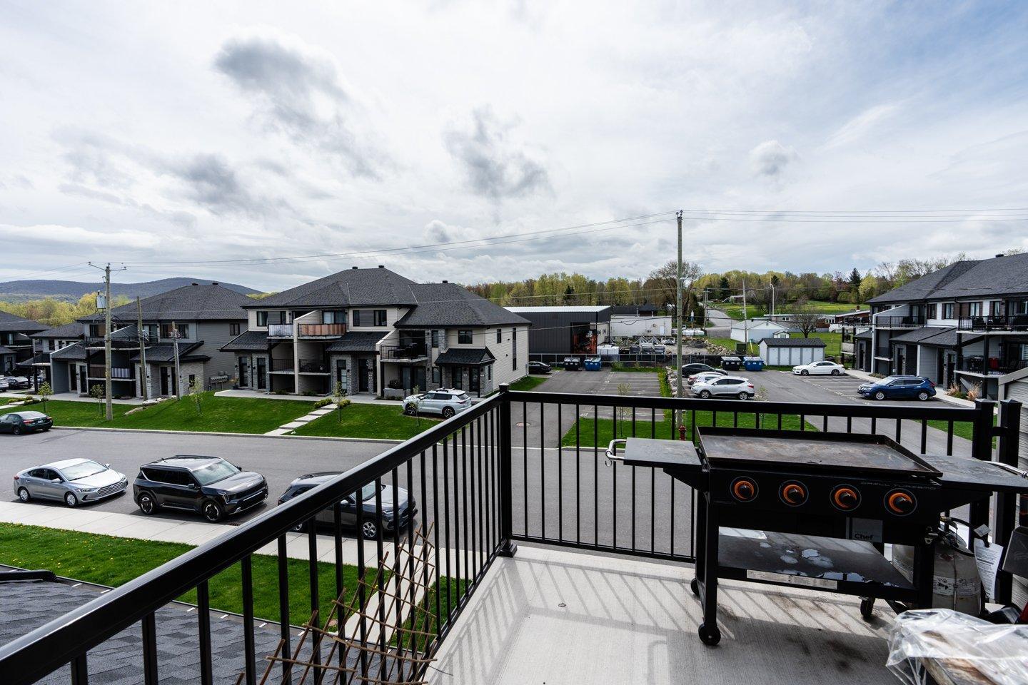 









729


Rue Magnone

,
Granby,




QC
J2H3J4

