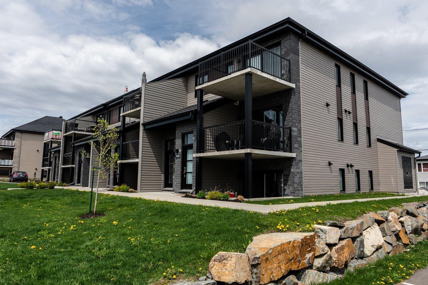 









729


Rue Magnone

,
Granby,




QC
J2H3J4

