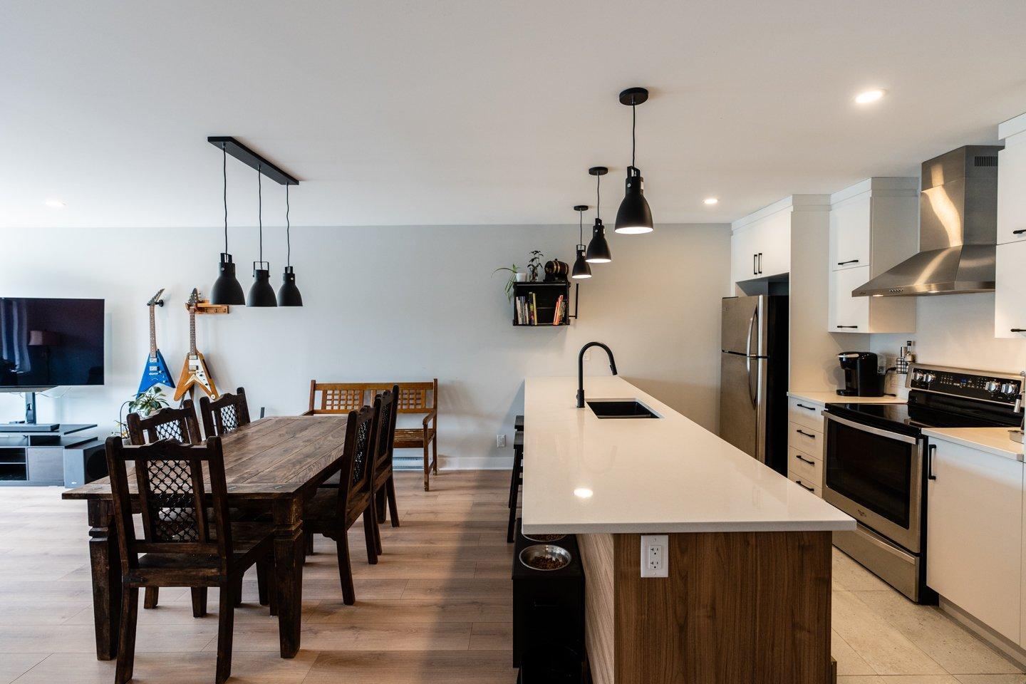 









729


Rue Magnone

,
Granby,




QC
J2H3J4

