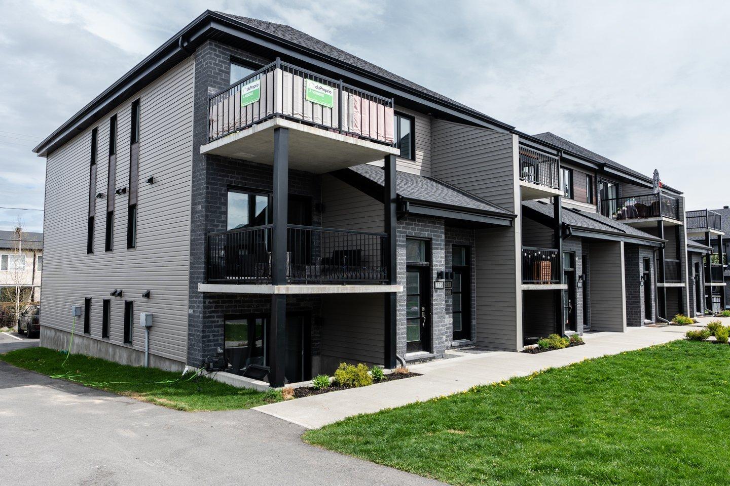 









729


Rue Magnone

,
Granby,




QC
J2H3J4

