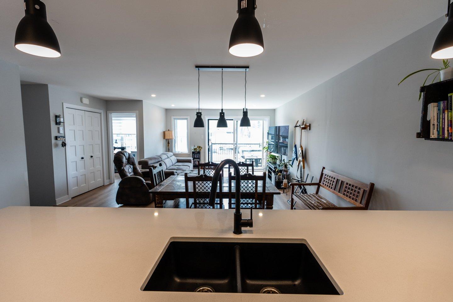 









729


Rue Magnone

,
Granby,




QC
J2H3J4

