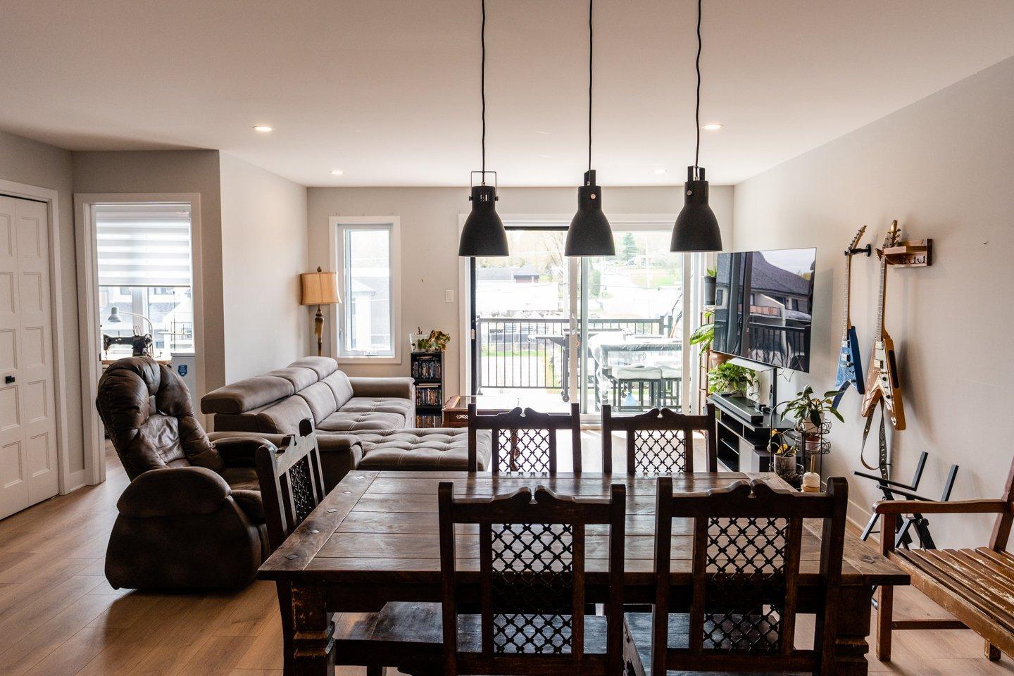 









729


Rue Magnone

,
Granby,




QC
J2H3J4

