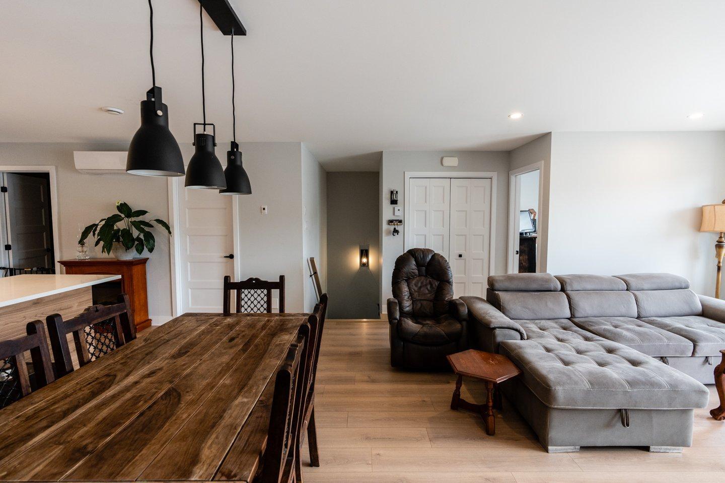 









729


Rue Magnone

,
Granby,




QC
J2H3J4

