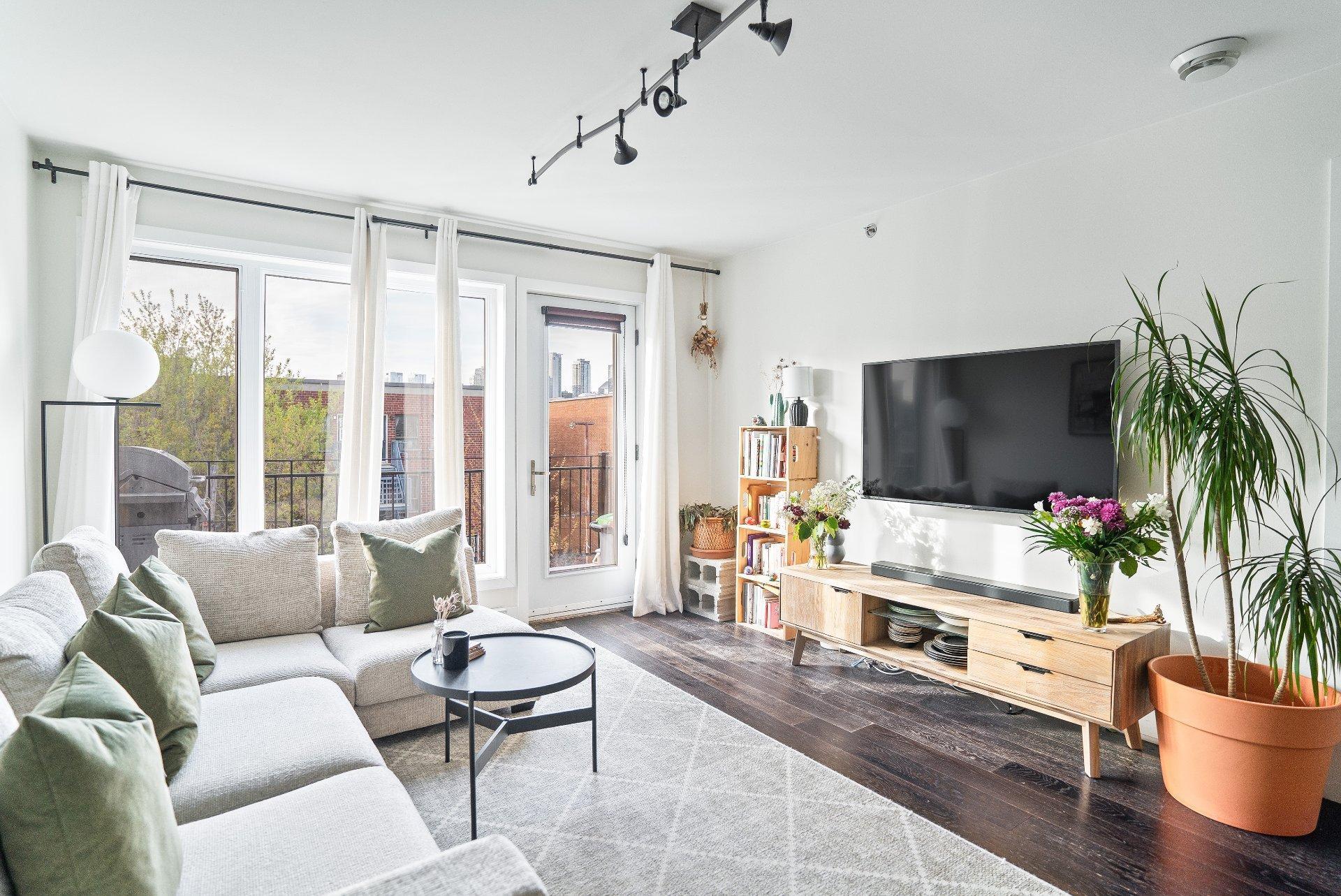 









1981


Rue du Centre

, 401,
Montréal (Le Sud-Ouest),




QC
H3K1J1

