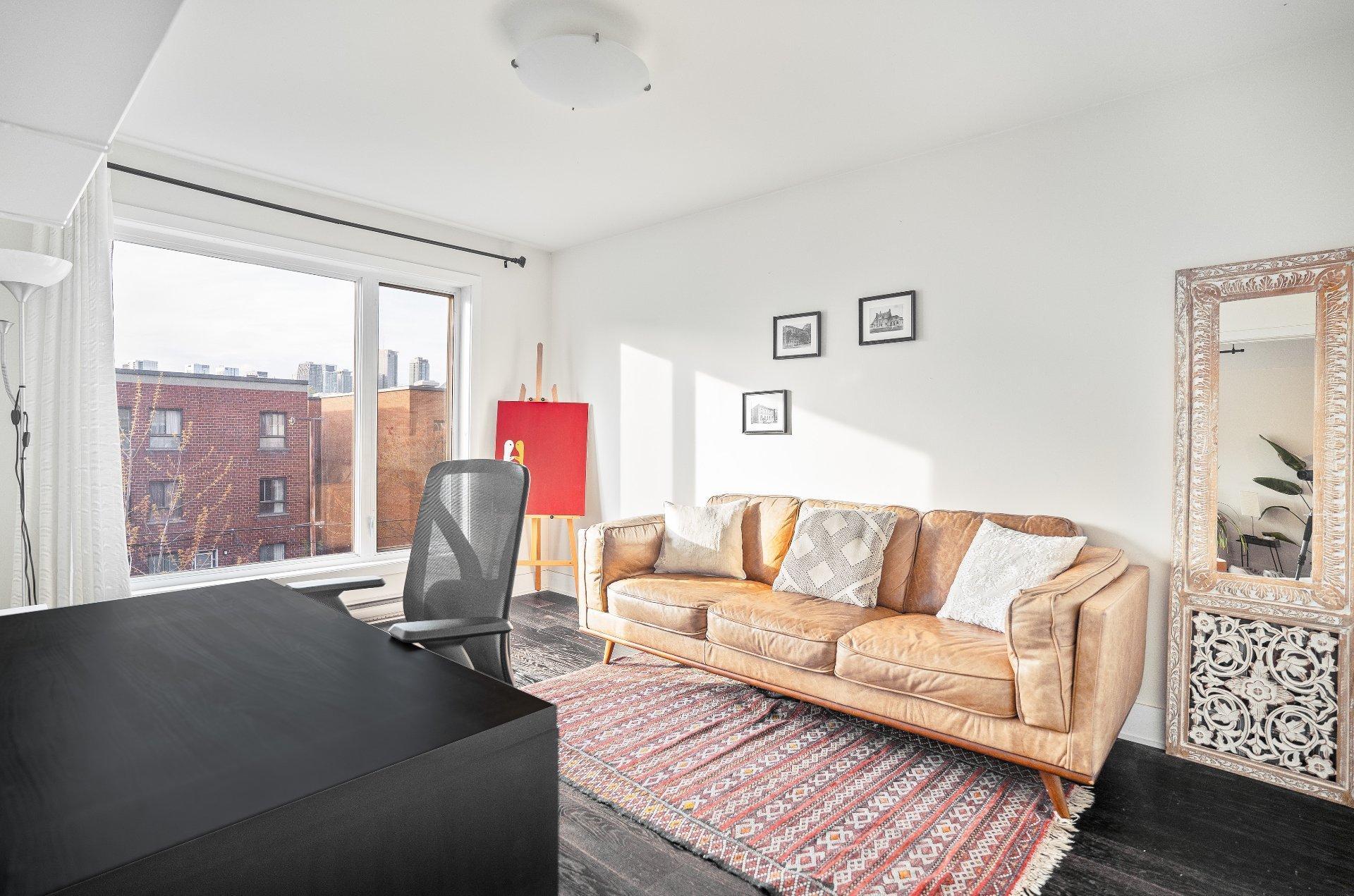 









1981


Rue du Centre

, 401,
Montréal (Le Sud-Ouest),




QC
H3K1J1

