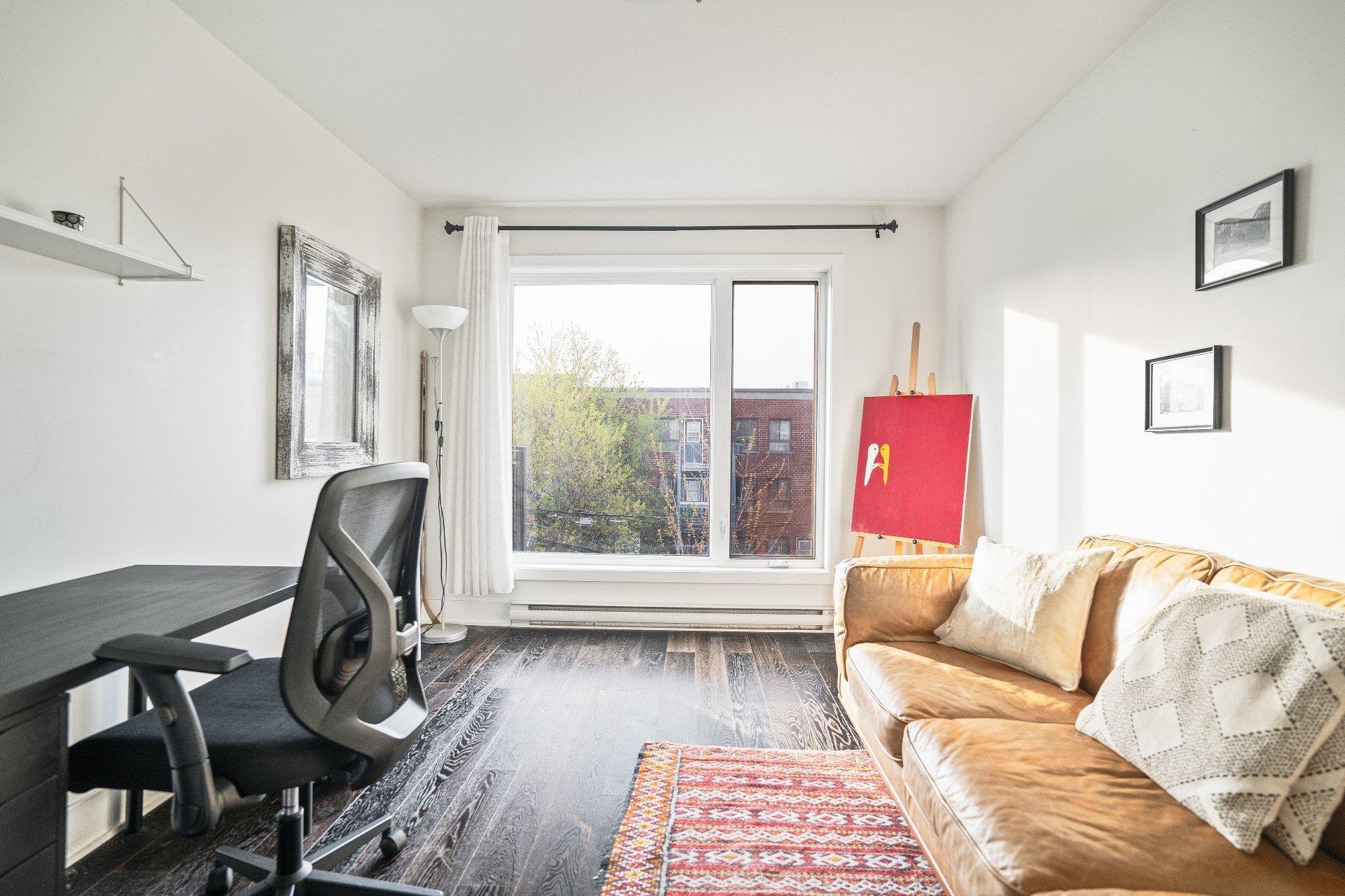 









1981


Rue du Centre

, 401,
Montréal (Le Sud-Ouest),




QC
H3K1J1

