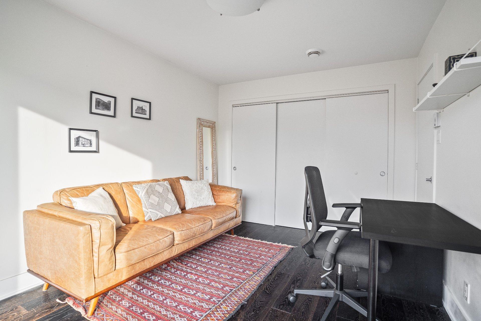 









1981


Rue du Centre

, 401,
Montréal (Le Sud-Ouest),




QC
H3K1J1

