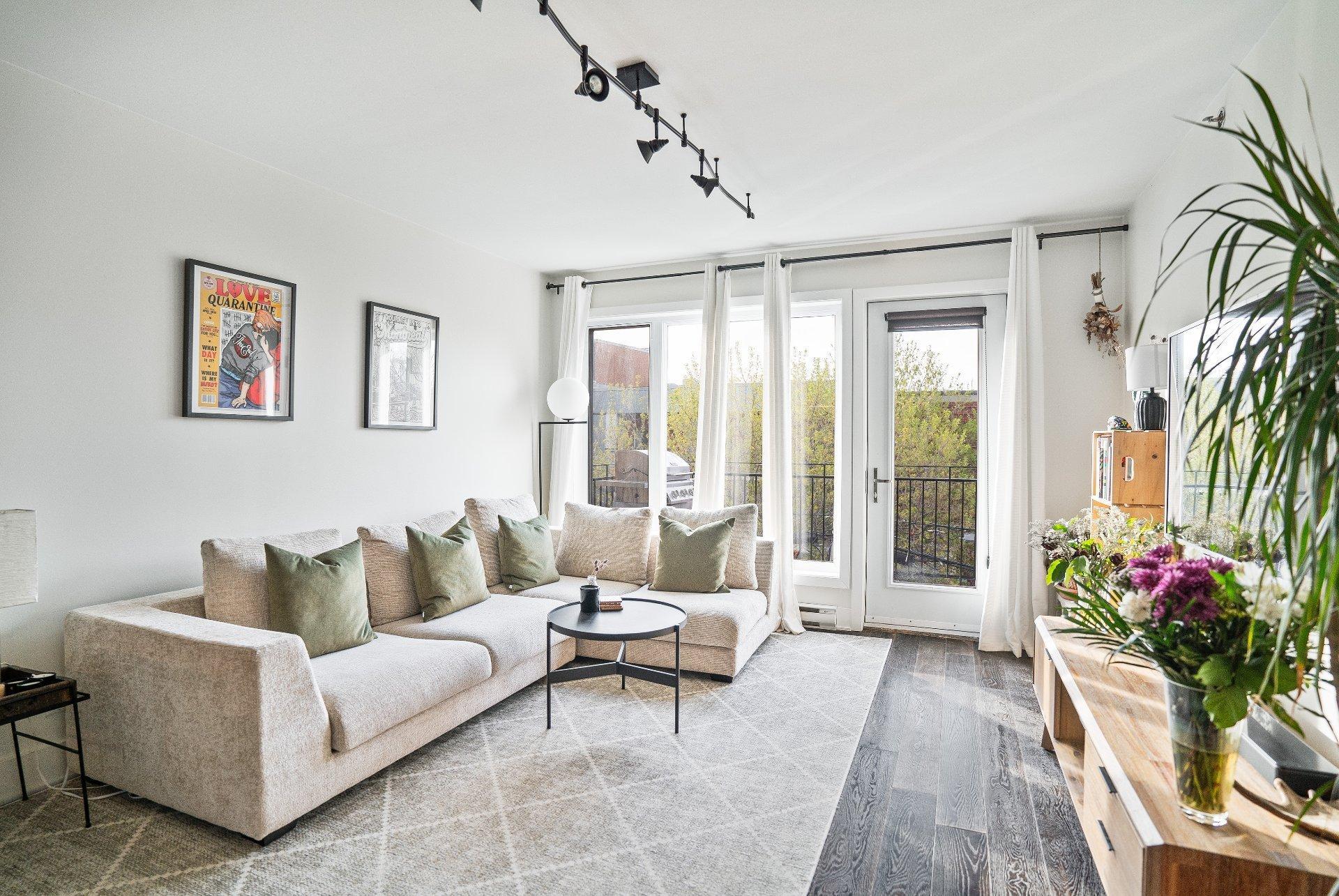 









1981


Rue du Centre

, 401,
Montréal (Le Sud-Ouest),




QC
H3K1J1

