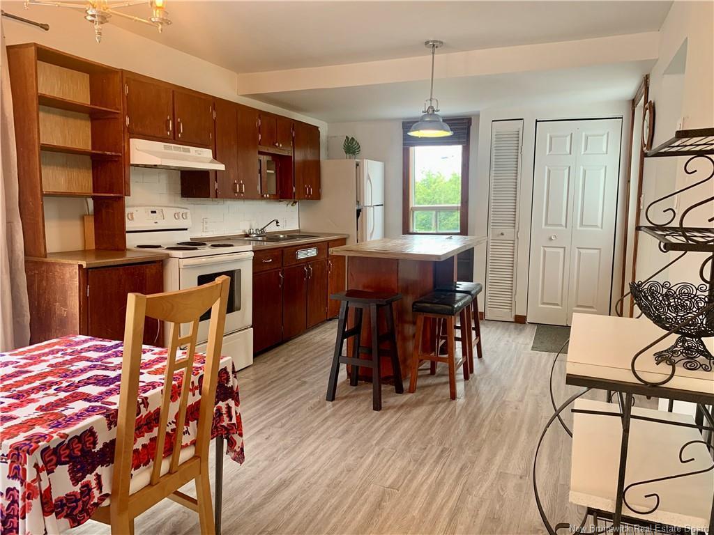 









453


Chaleur

,
Charlo,




NB
E8E 2B9

