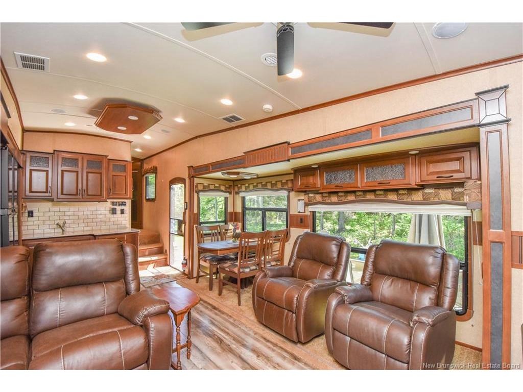 









98


des Vacanciers

LANE,
Pointe-Canot,







NB
E8T 5S1

