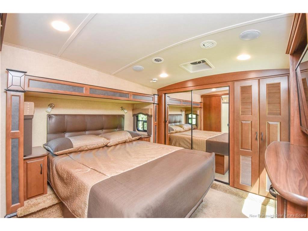 









98


des Vacanciers

LANE,
Pointe-Canot,







NB
E8T 5S1

