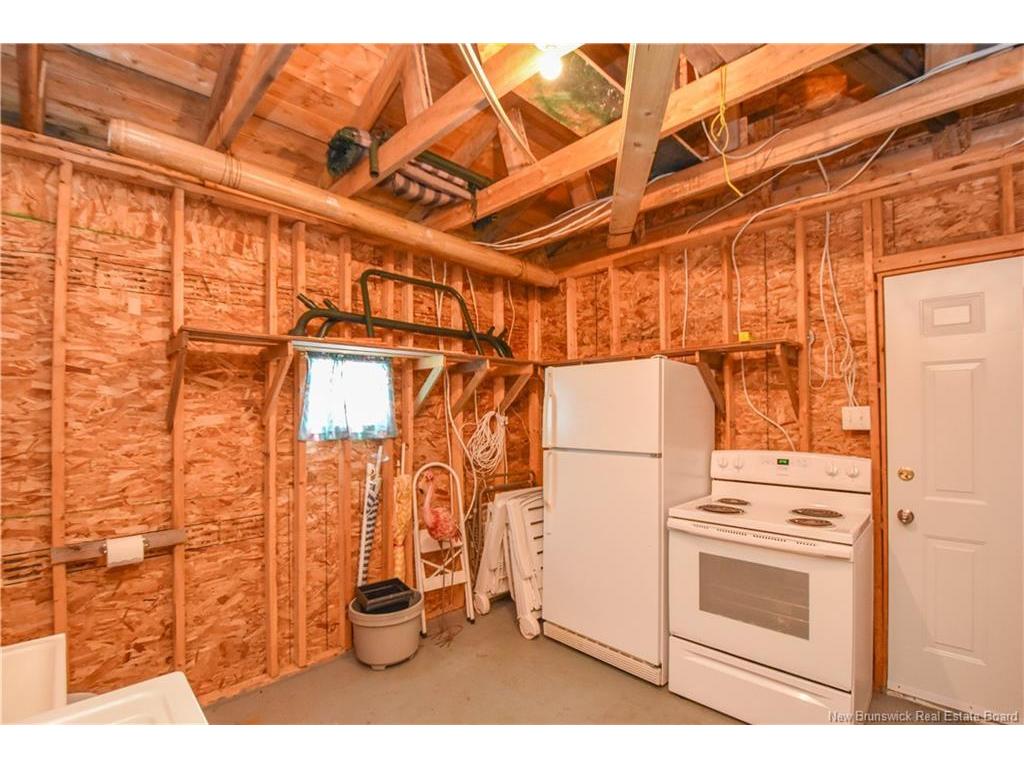 









98


des Vacanciers

LANE,
Pointe-Canot,







NB
E8T 5S1

