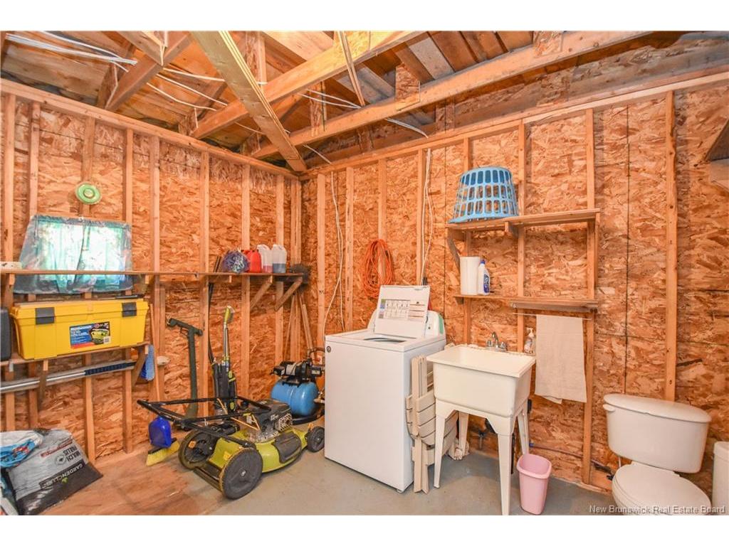 









98


des Vacanciers

LANE,
Pointe-Canot,







NB
E8T 5S1

