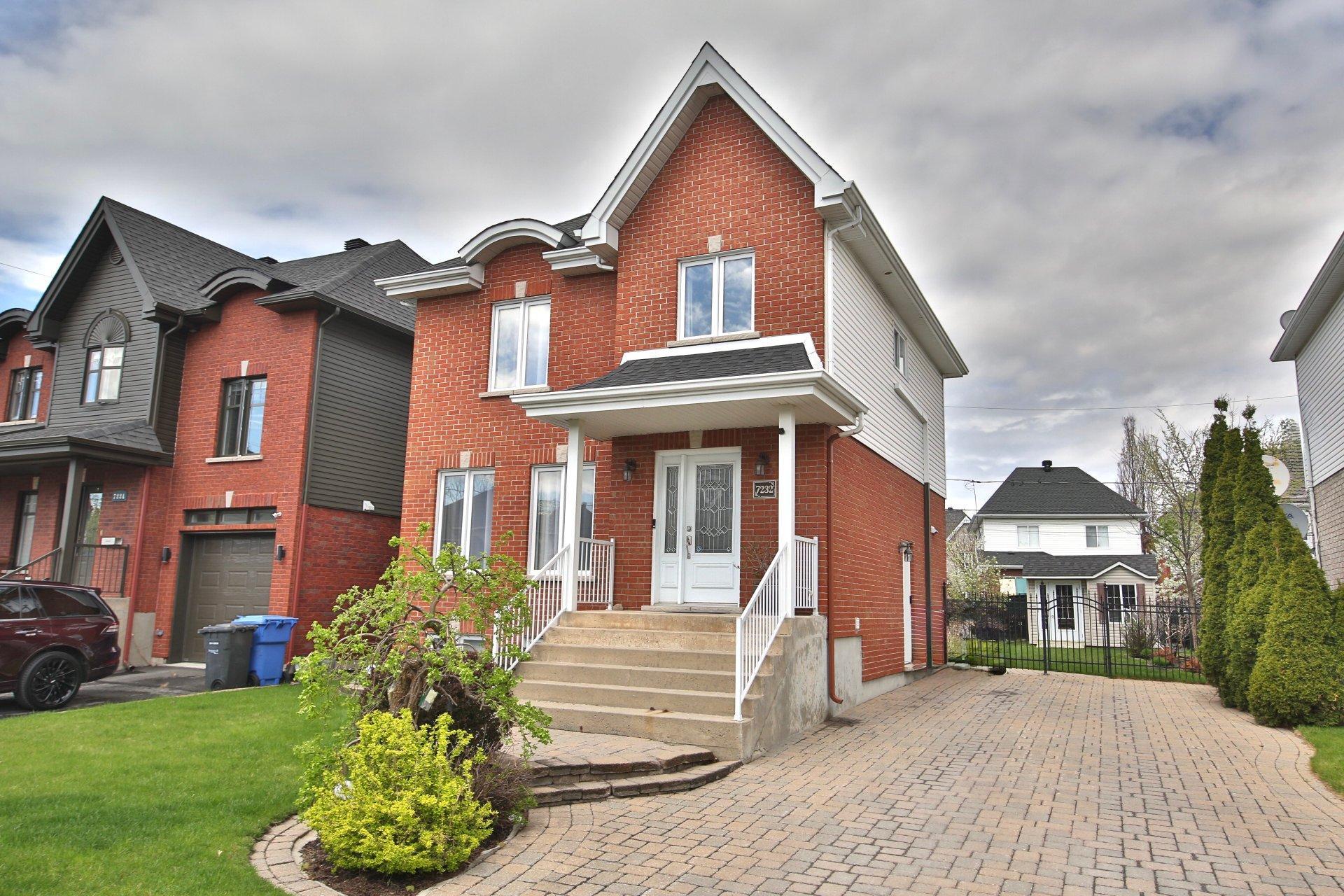 









7232


Rue des Pivoines

,
Longueuil (Saint-Hubert),




QC
J3Y0A1

