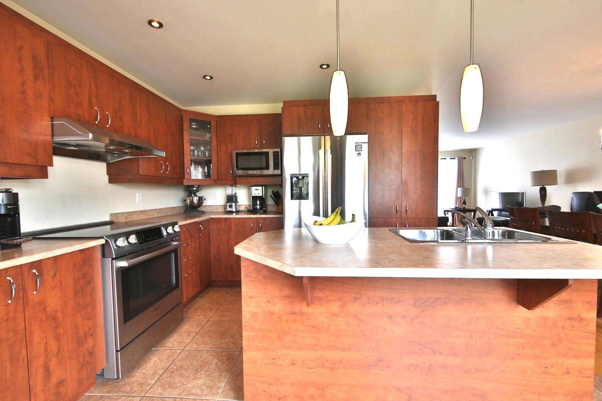 









7232


Rue des Pivoines

,
Longueuil (Saint-Hubert),




QC
J3Y0A1

