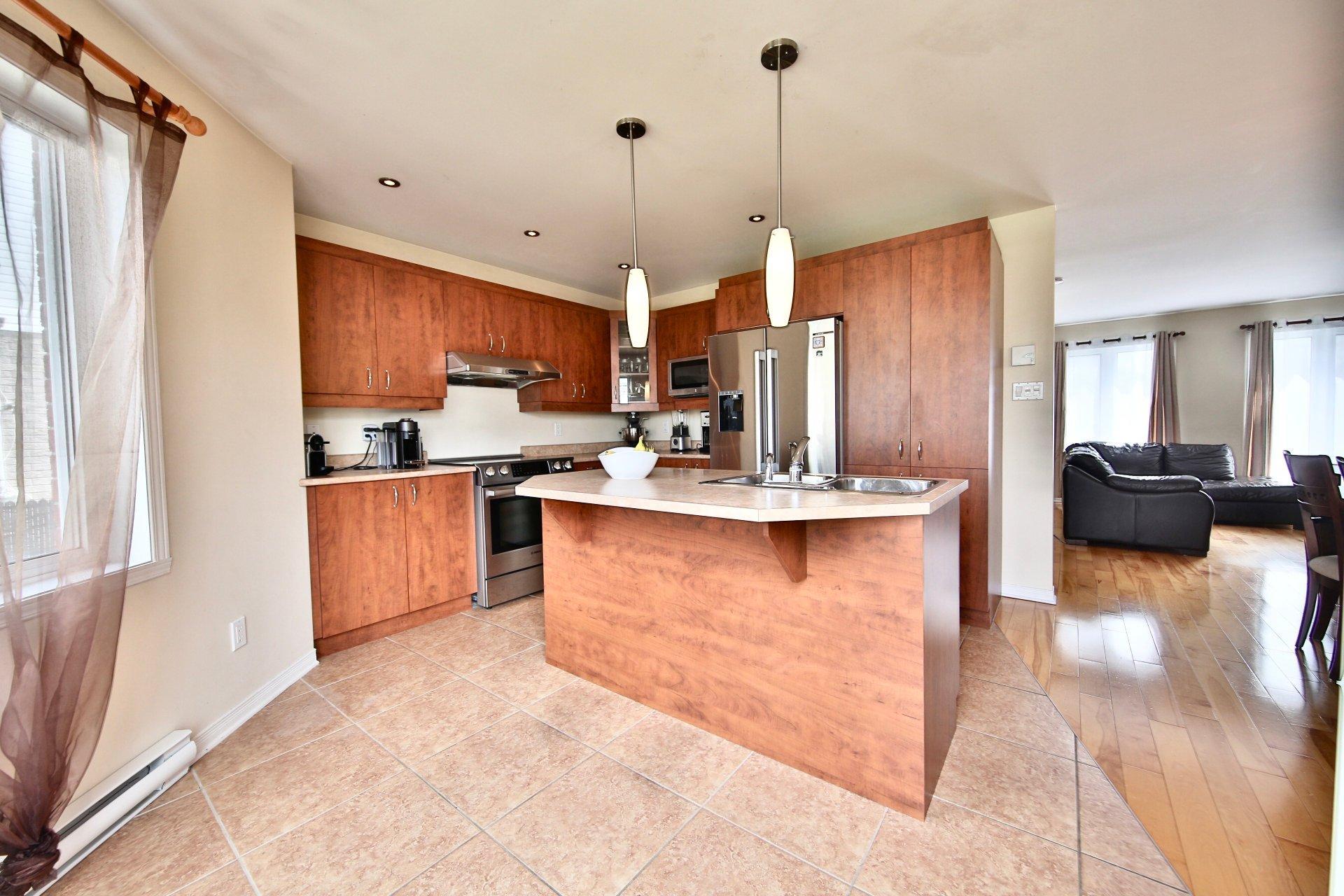 









7232


Rue des Pivoines

,
Longueuil (Saint-Hubert),




QC
J3Y0A1

