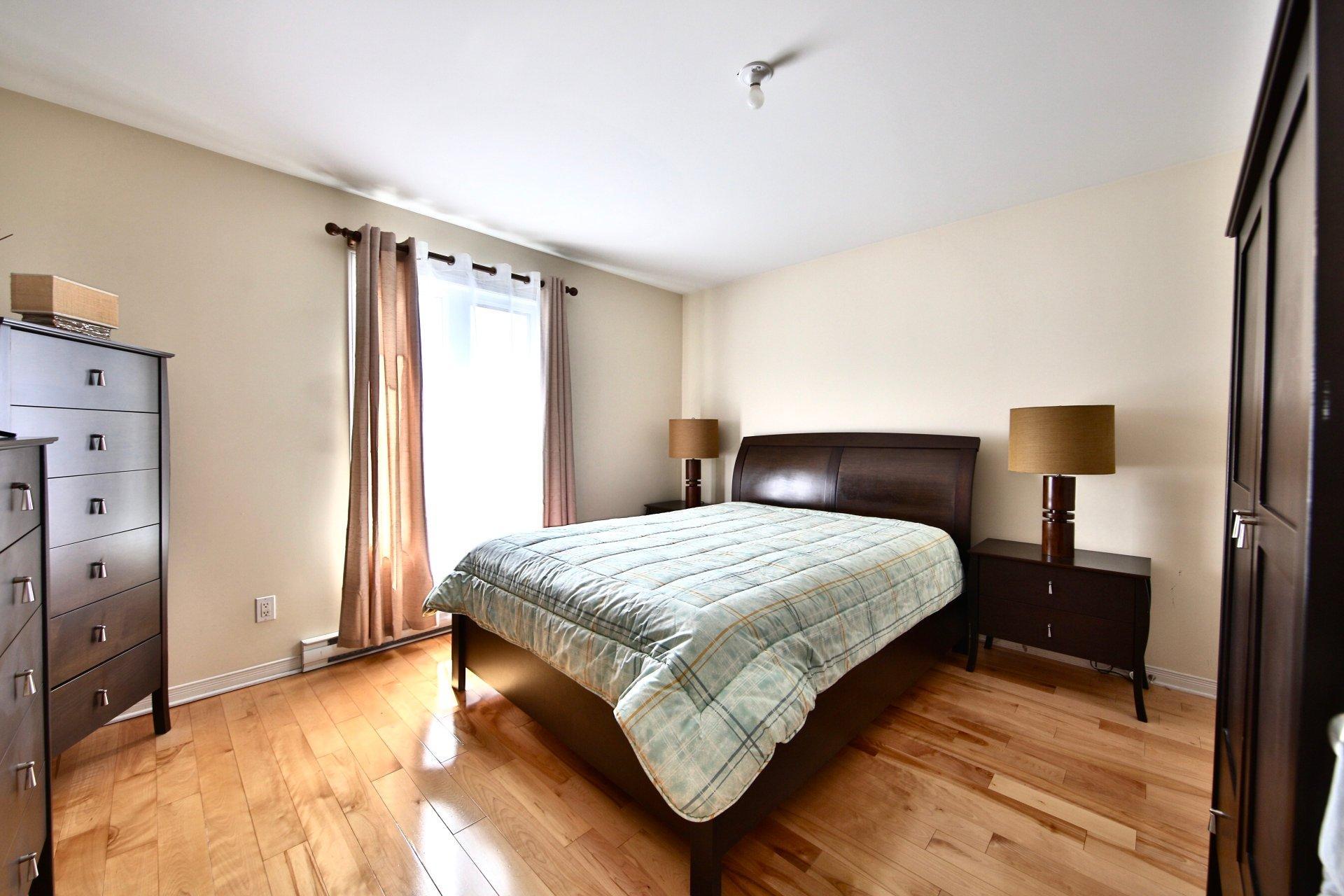 









7232


Rue des Pivoines

,
Longueuil (Saint-Hubert),




QC
J3Y0A1


