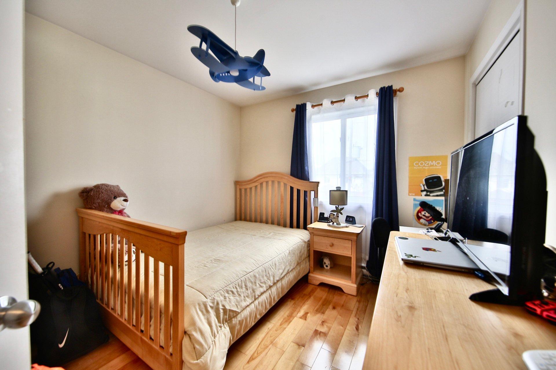 









7232


Rue des Pivoines

,
Longueuil (Saint-Hubert),




QC
J3Y0A1

