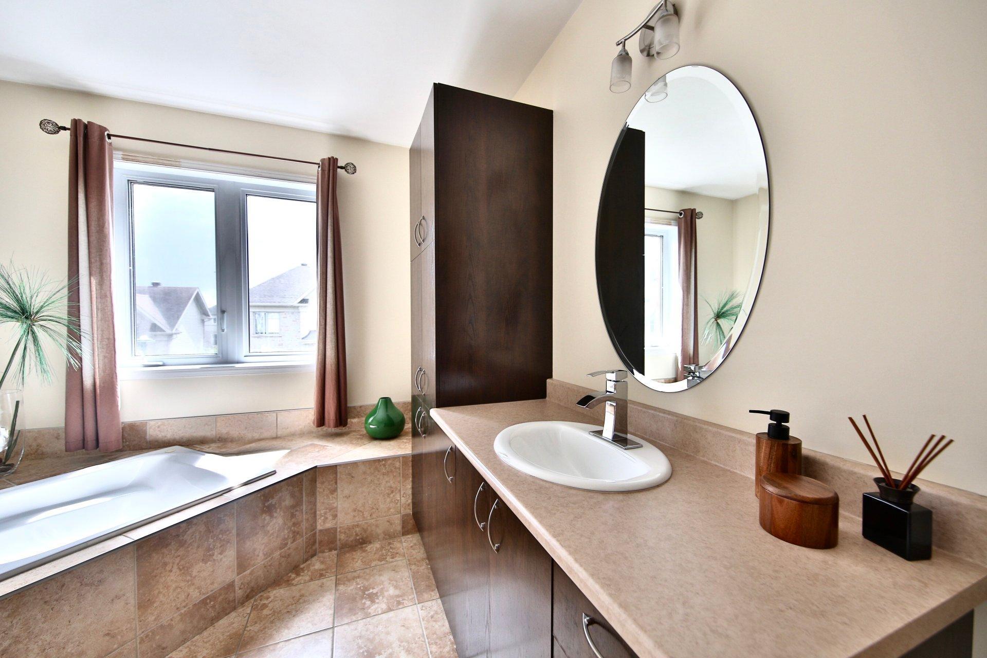 









7232


Rue des Pivoines

,
Longueuil (Saint-Hubert),




QC
J3Y0A1


