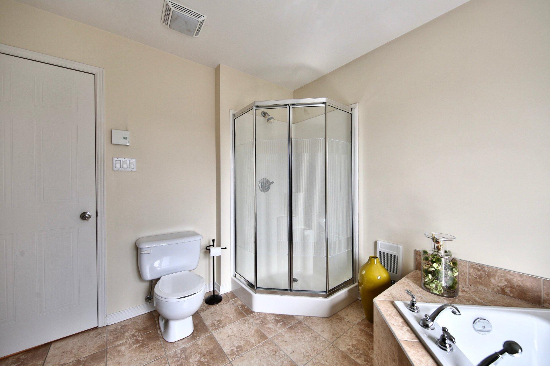 









7232


Rue des Pivoines

,
Longueuil (Saint-Hubert),




QC
J3Y0A1

