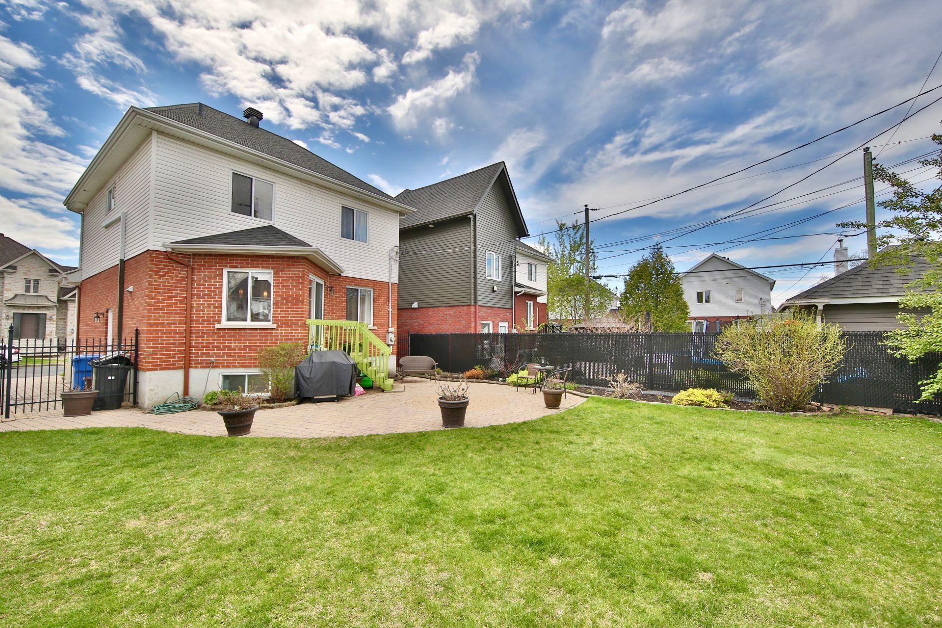 









7232


Rue des Pivoines

,
Longueuil (Saint-Hubert),




QC
J3Y0A1

