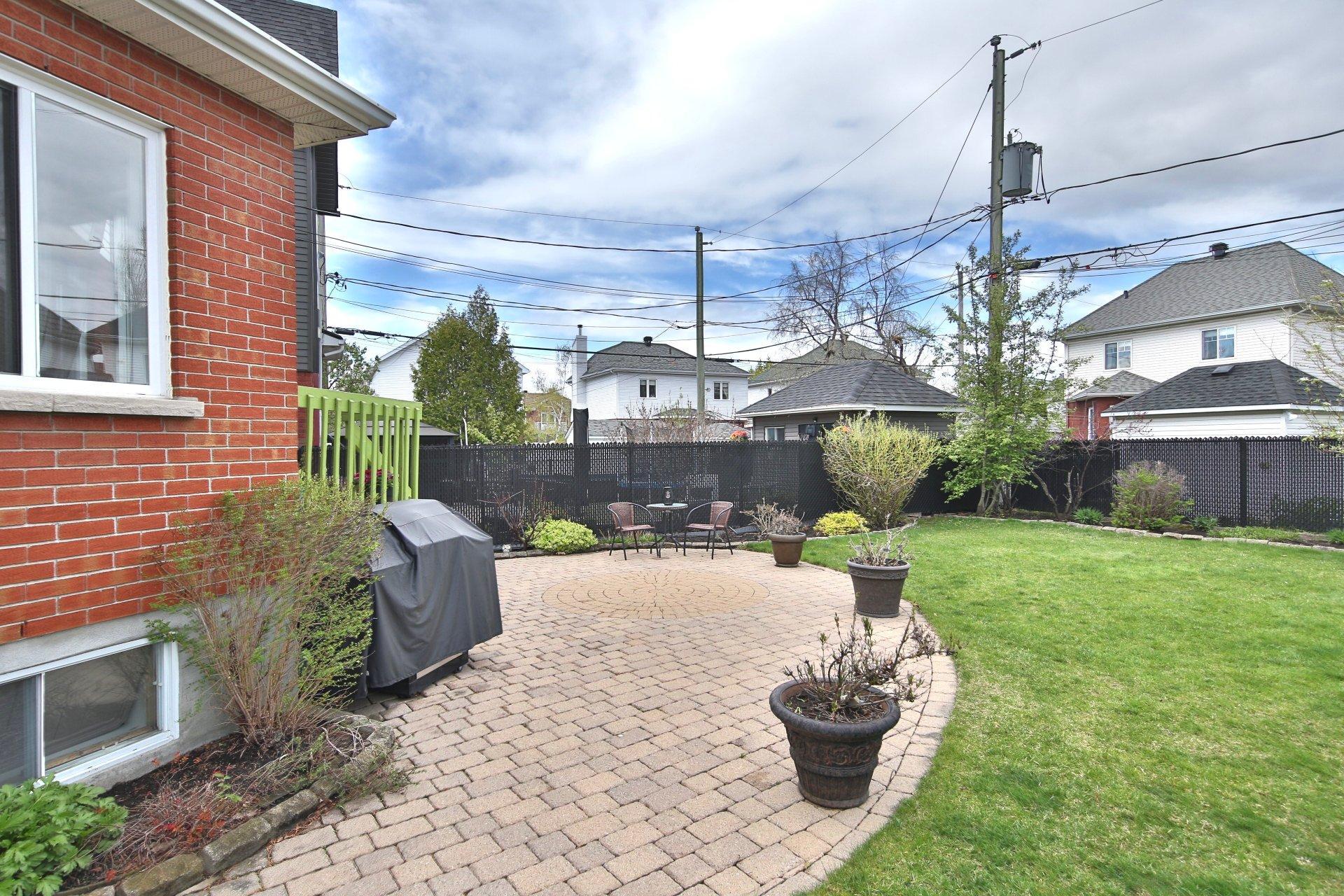 









7232


Rue des Pivoines

,
Longueuil (Saint-Hubert),




QC
J3Y0A1


