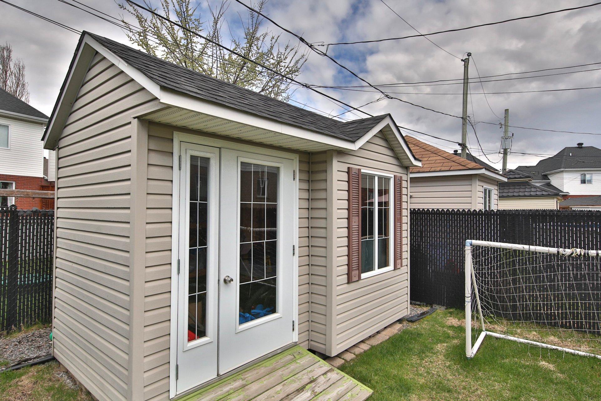 









7232


Rue des Pivoines

,
Longueuil (Saint-Hubert),




QC
J3Y0A1


