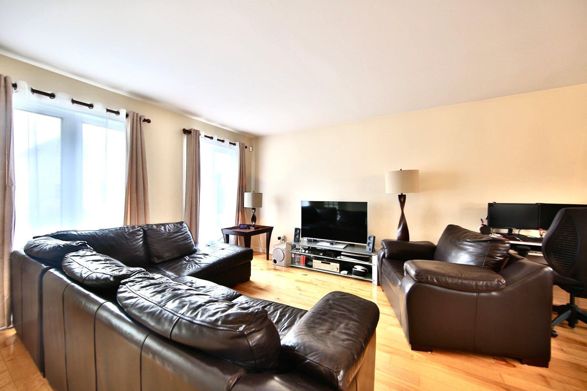 









7232


Rue des Pivoines

,
Longueuil (Saint-Hubert),




QC
J3Y0A1


