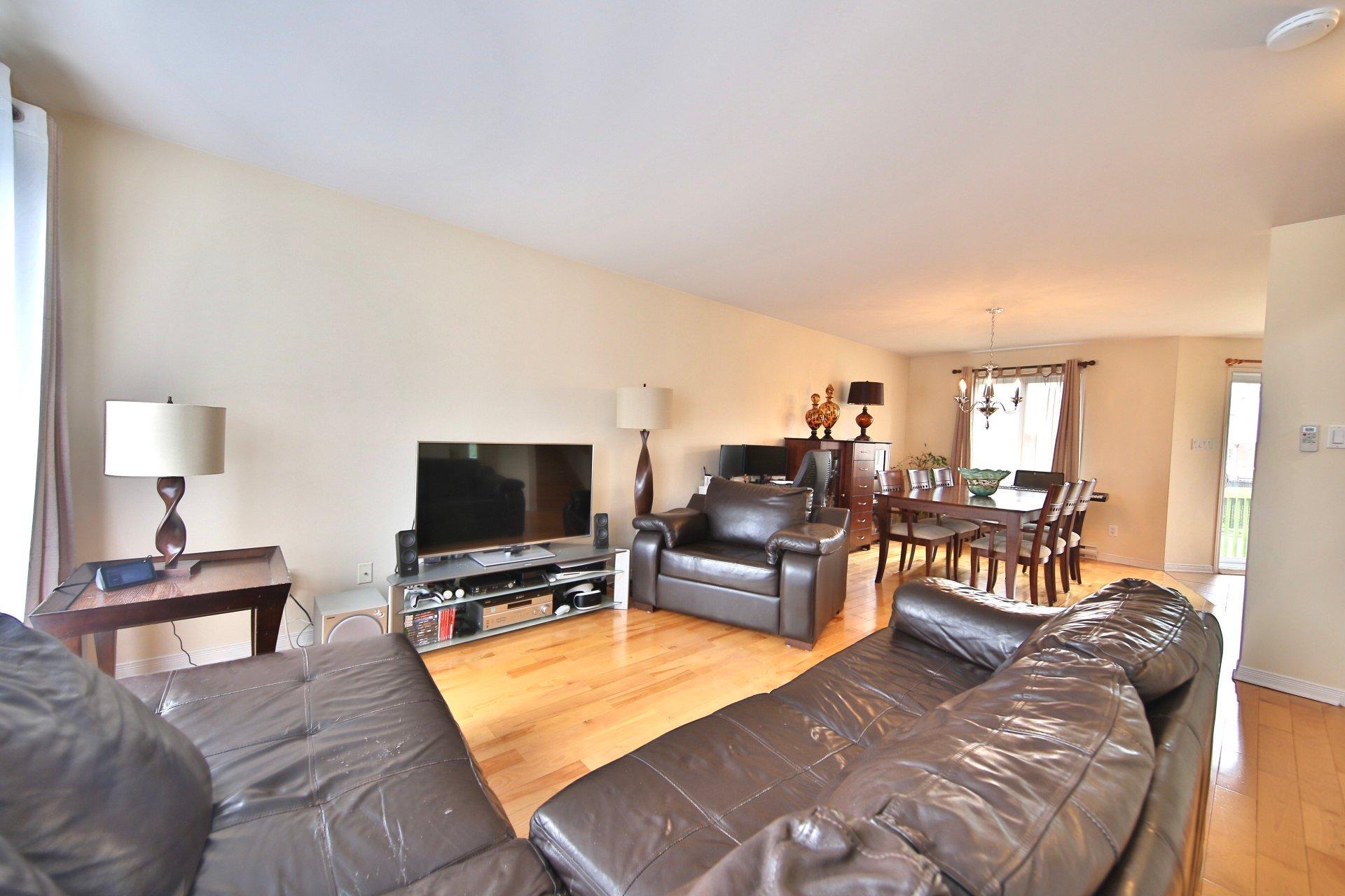 









7232


Rue des Pivoines

,
Longueuil (Saint-Hubert),




QC
J3Y0A1

