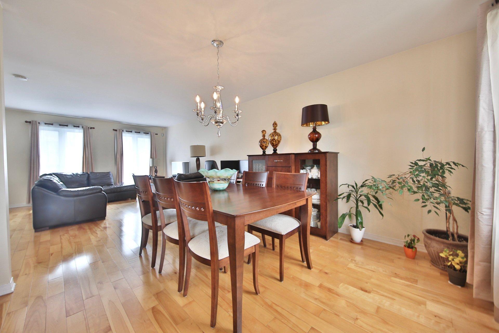 









7232


Rue des Pivoines

,
Longueuil (Saint-Hubert),




QC
J3Y0A1

