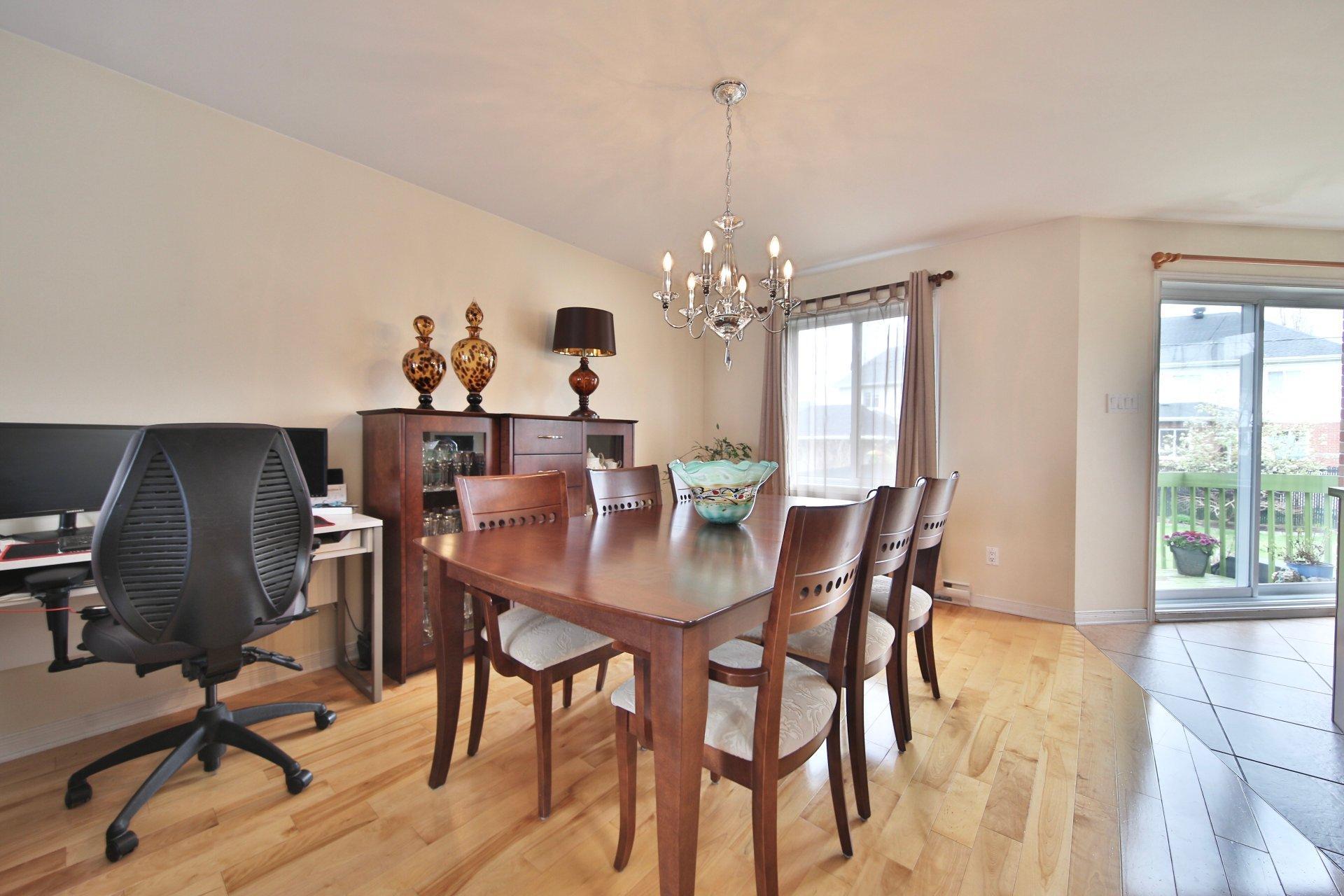 









7232


Rue des Pivoines

,
Longueuil (Saint-Hubert),




QC
J3Y0A1

