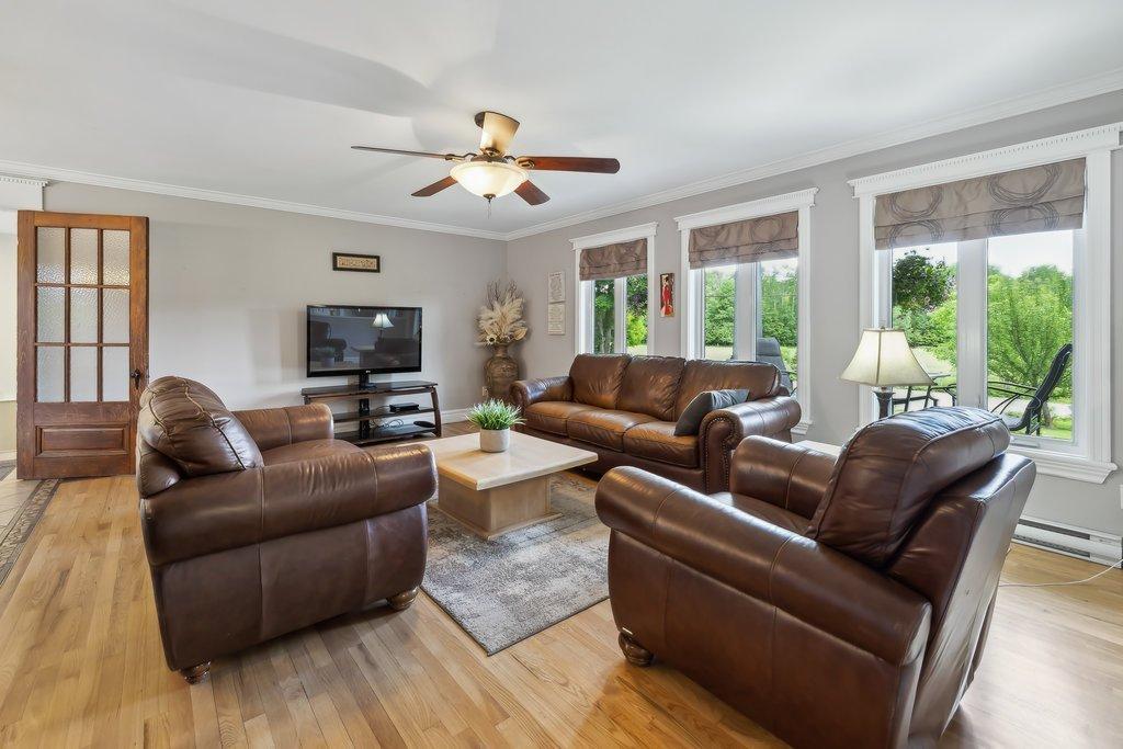 









26


Ch. Patterson

,
Cantley,




QC
J8V2Y9

