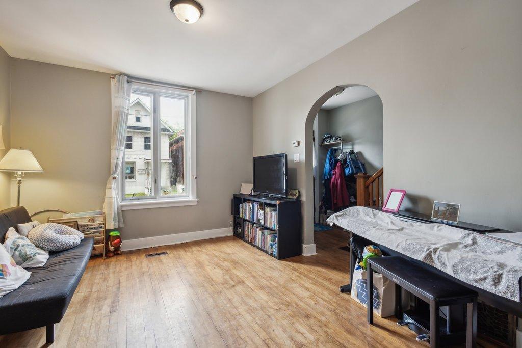 









40

 - 42


Rue Brodeur

,
Gatineau (Hull),




QC
J8Y2P5

