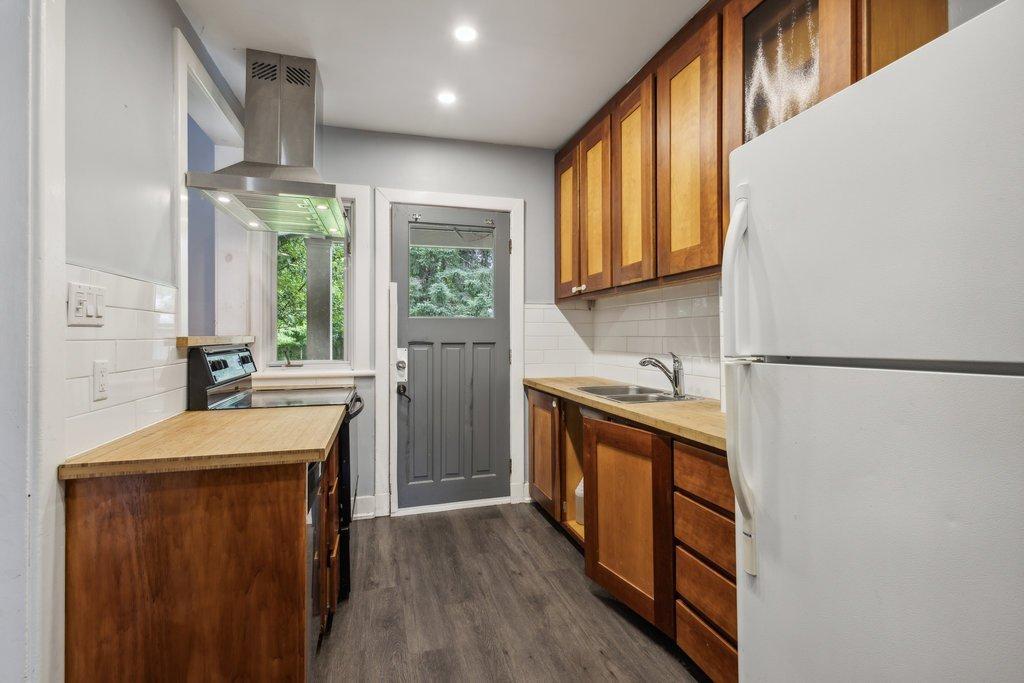









40

 - 42


Rue Brodeur

,
Gatineau (Hull),




QC
J8Y2P5

