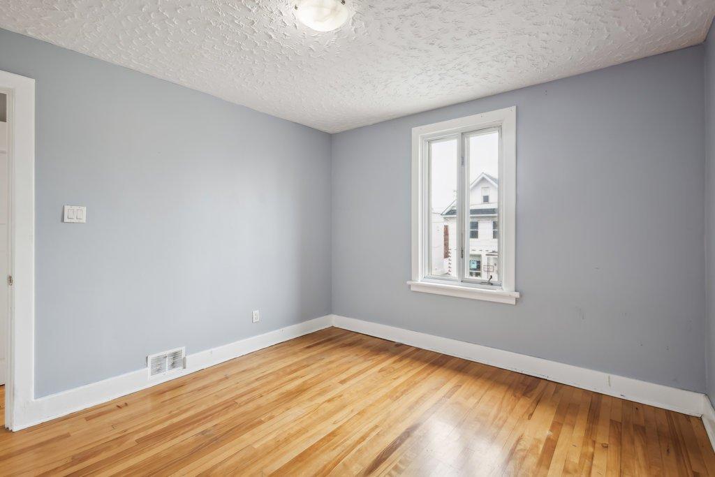 









40

 - 42


Rue Brodeur

,
Gatineau (Hull),




QC
J8Y2P5

