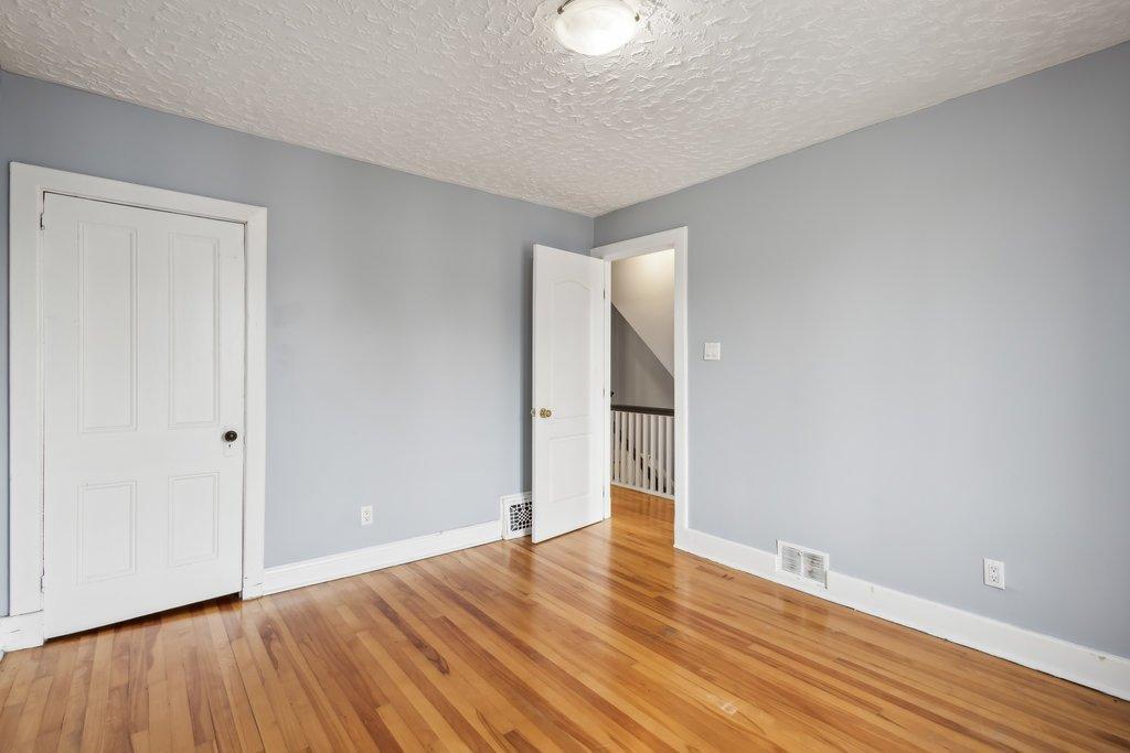 









40

 - 42


Rue Brodeur

,
Gatineau (Hull),




QC
J8Y2P5

