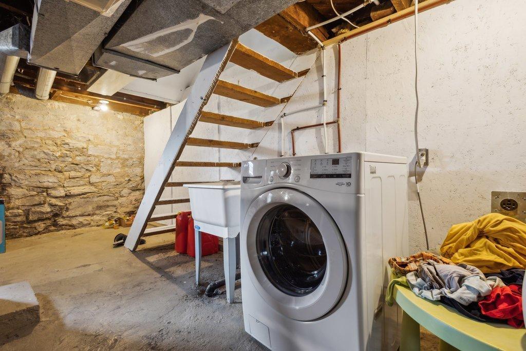 









40

 - 42


Rue Brodeur

,
Gatineau (Hull),




QC
J8Y2P5

