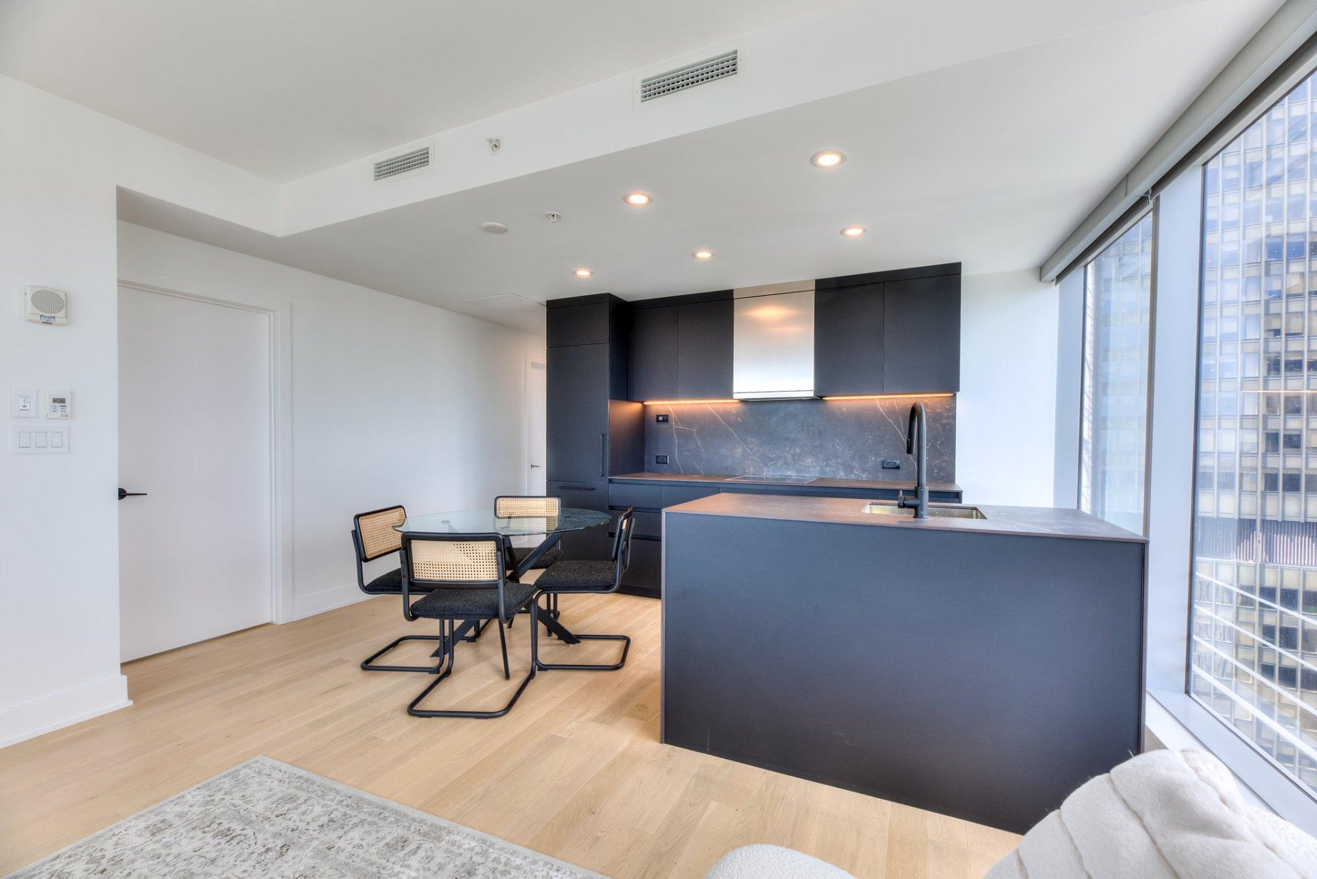 









720


Rue St-Jacques

, 2504,
Montréal (Ville-Marie),




QC
H3C1A1

