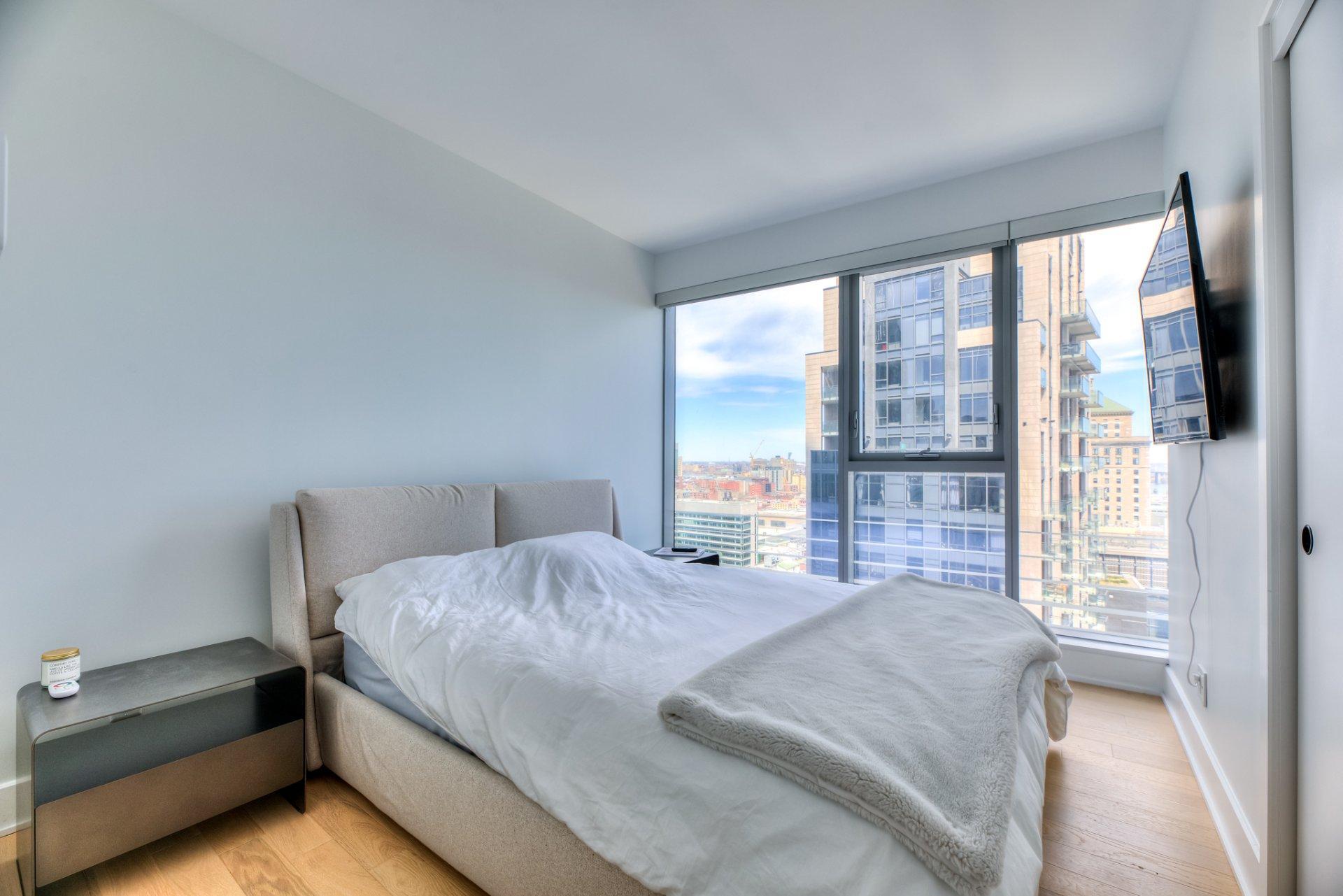 









720


Rue St-Jacques

, 2504,
Montréal (Ville-Marie),




QC
H3C1A1

